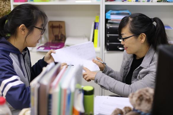 北京市二十一世纪同学生携手并进，踏入名校